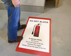 Do Not Block Fire Extinguisher Sign